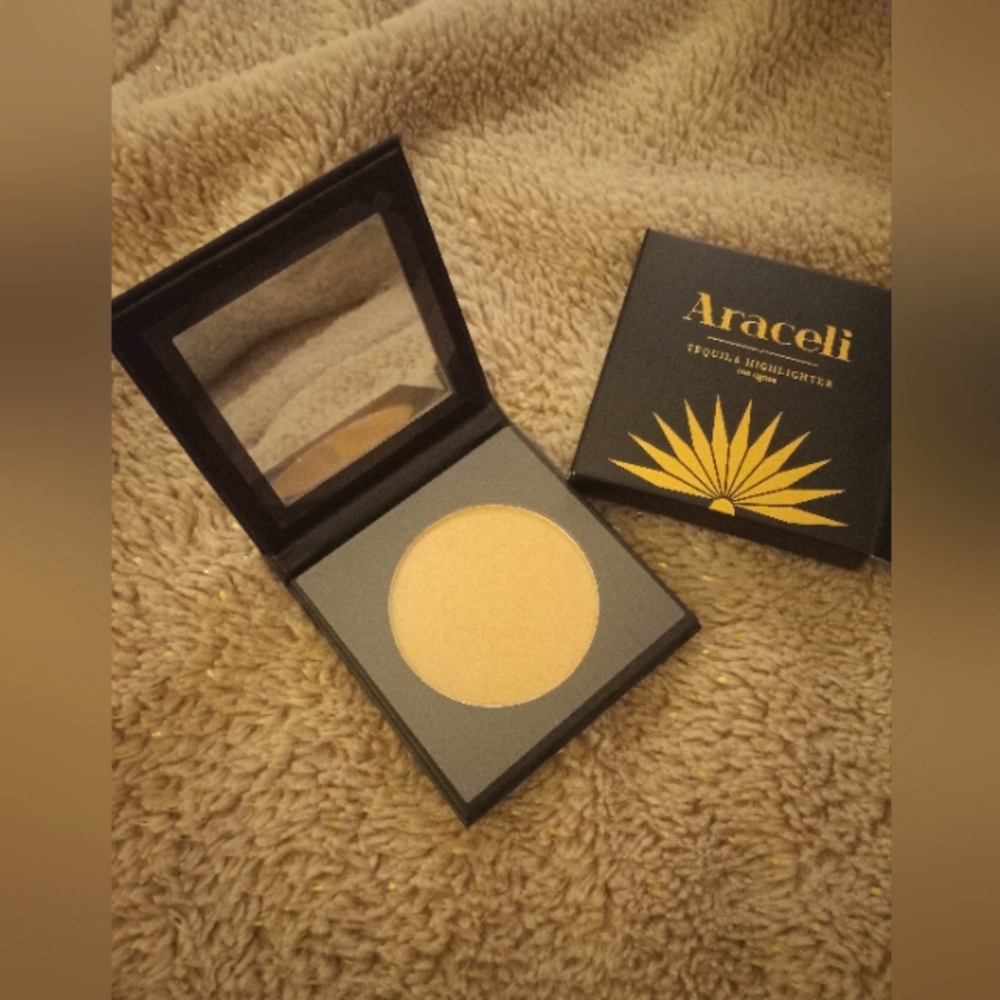 Araceli Highlighter Soft Gold